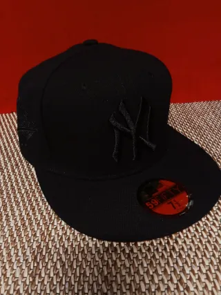 Gorra New Era 59Fifty Negra Roja Talla 7.1/2