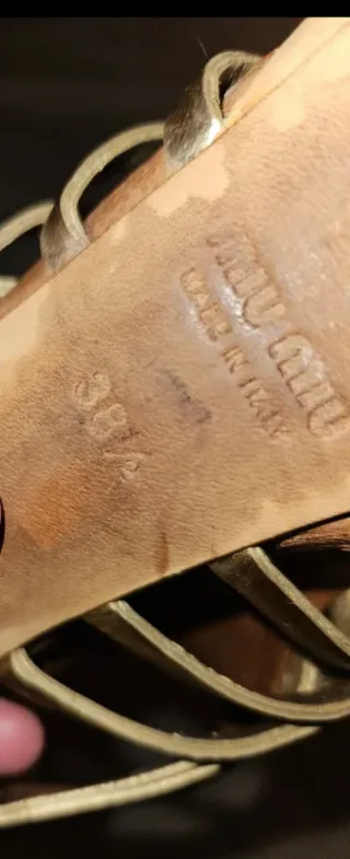 Sandali Marroni e Dorati in Pelle Miu Miu