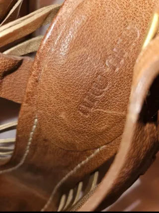 Sandali Marroni e Dorati in Pelle Miu Miu