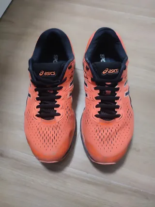 Zapatillas Asics Naranja y Negro