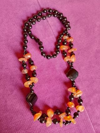 Collar de perlas y piedras semipreciosas