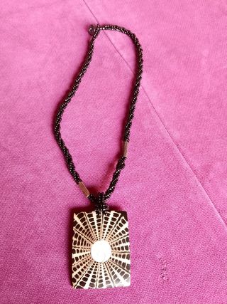 Collar con colgante rectangular