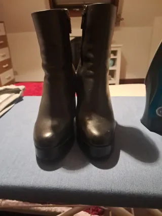 Botines de piel negros