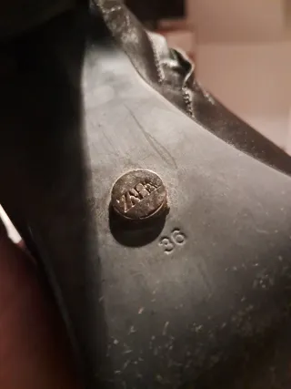 Botines de piel negros