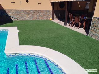 Instalación césped artificial.