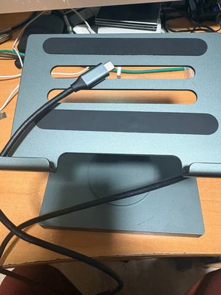 Soporte Laptop/Tab con USB y Lector Tarjetas