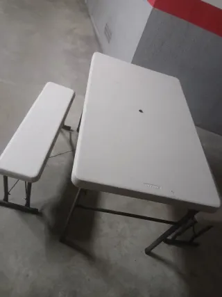 Mesa y bancos plegables camping