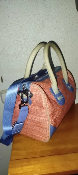 Bolso de mano y hombro naranja y azul