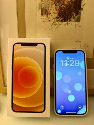 iPhone 12 Blanco + fundas y protectores