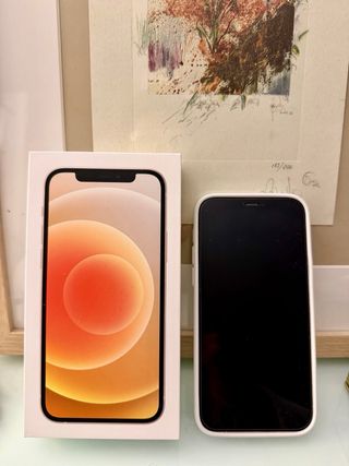 iPhone 12 Blanco + fundas y protectores