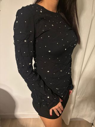 camiseta negra pedrería Zara