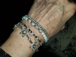 Pulseras perlas y strass plata