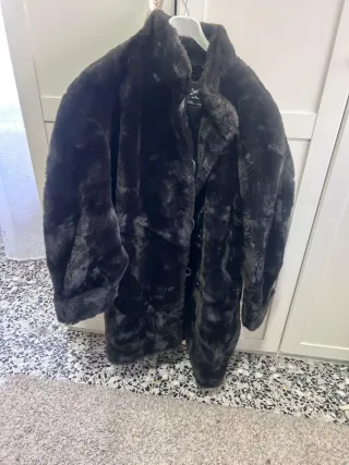 Abrigo negro pelo talla única
