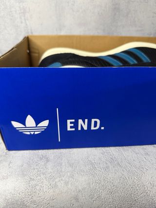 Zapatillas The End x Adidas Gazelle Negras/Teal