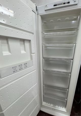 CONGELADOR VERTICAL SIEMENS BLANCO NO FROST
