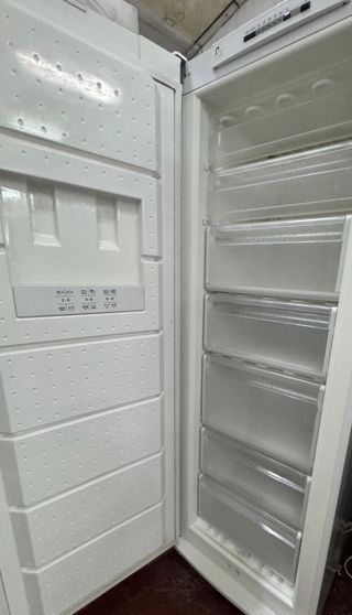 CONGELADOR VERTICAL SIEMENS BLANCO NO FROST