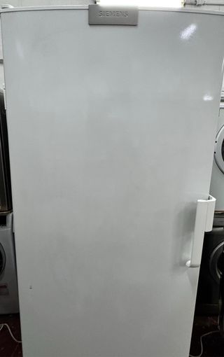 CONGELADOR VERTICAL SIEMENS BLANCO NO FROST