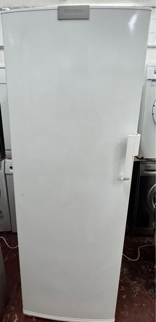 CONGELADOR VERTICAL SIEMENS BLANCO NO FROST