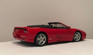 Maqueta Ferrari F355 Spyder UT Models escala 1:18