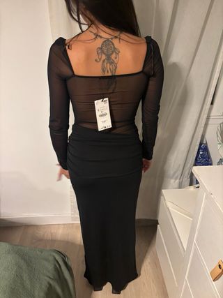 Vestido largo negro con transparencias de Zara