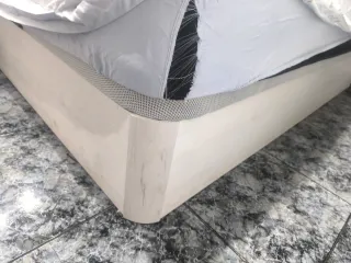 Canapé y armario blanco