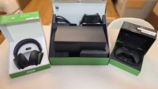 Xbox Series X 1TB - Elite Series 2 & Auriculares