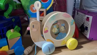 Juguetes madera y arcoíris bebés