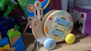 Juguetes madera y arcoíris bebés