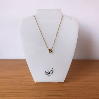 Collar Letra B Acero Inoxidable resistente al agua