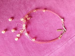 Collar rosa y plateado con cuentas