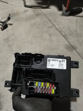 Scatola fusibili per Opel Corsa D OPC 2010 GM 13382215