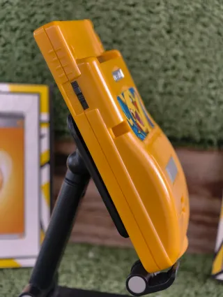 Game Boy Color Pikachu Edition