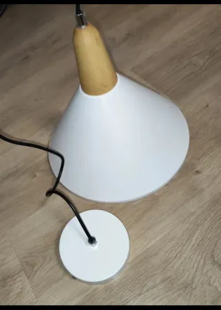 Lámpara colgante blanca y madera