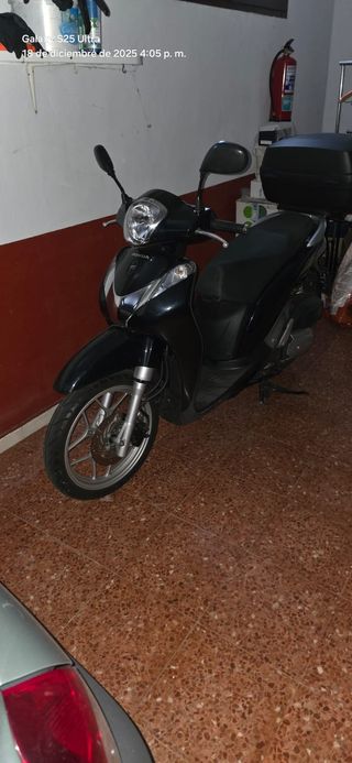 Honda SH 125i Negra
