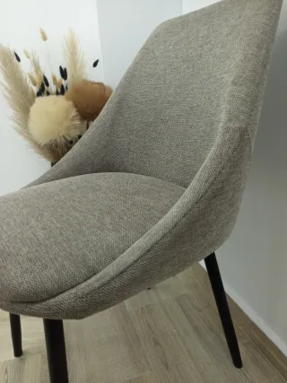 4 Sillas de comedor moderna beige