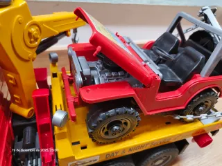 Camión grúa Bruder Mercedes con Jeep