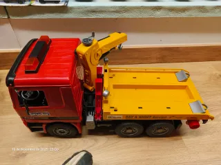 Camión grúa Bruder Mercedes con Jeep