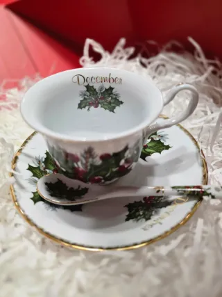 Taza y plato Diciembre con cuchara