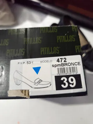 Zapatos de tacón azul con detalle plateado