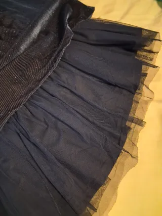 Falda azul  brillante con volante de tul