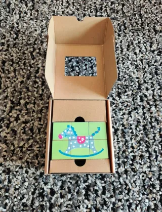 Puzzle de cubos de madera