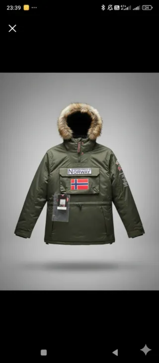 Abrigo Norway verde con capucha y pelo