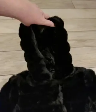 Pellicciotto ecologico nero con cappuccio Tg M