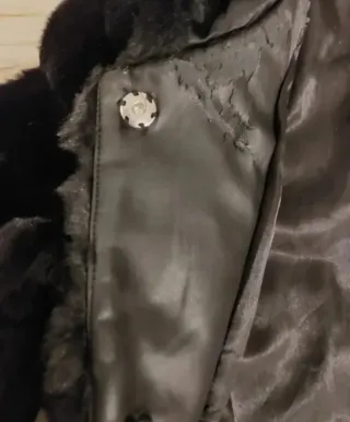 Pellicciotto ecologico nero con cappuccio Tg M