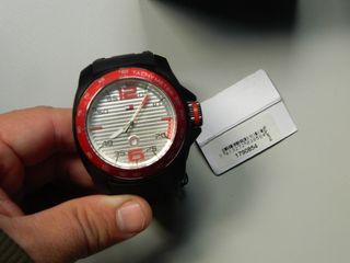 Reloj Tommy Hilfiger Negro y Rojo sin pila nuevo