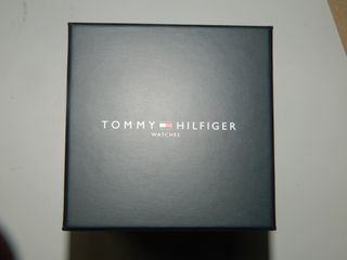 Reloj Tommy Hilfiger Negro y Rojo sin pila nuevo