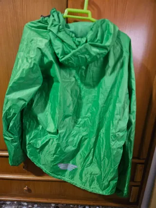 Chaqueta impermeable Joluvi verde