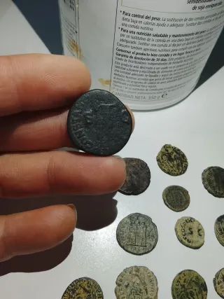 Lotto di 22 antiche monete romane