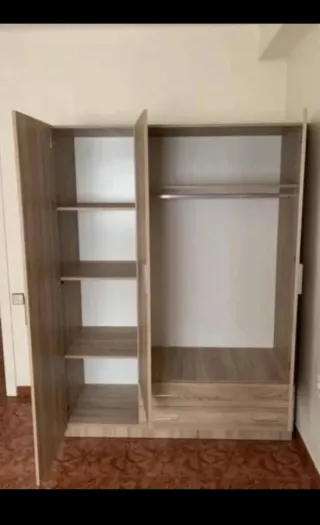 Armario 3 puertas blanco y marrón