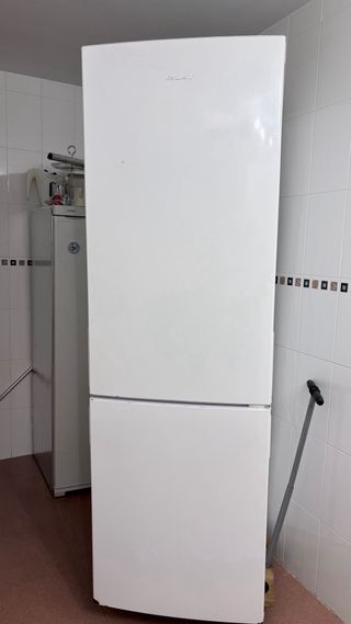 Frigorífico Combi Blanco No Frost Benavent 185 cm.